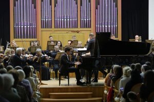 Билеты на Константин Емельянов и Кубанский симфонический оркестр (Муниципальный концертный зал)
