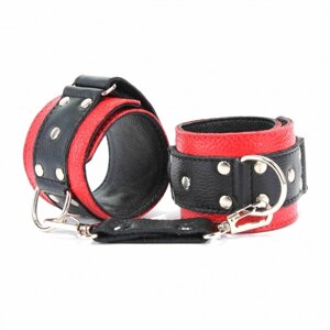 BDSM Арсенал кожаные наручники на липучке, от 15 до 20 см в обхвате (красный с чёрным)