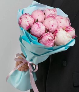 Букет из 9 Розовых Пионов в Голубой Матовой Упаковке LUX