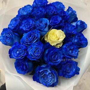 Букет из Синих и Белой Розы в Матовой упаковке LUX