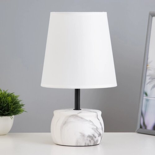 Настольная лампа "Энель" E14 40Вт бело-серый 18,5х18,5х32 см RISALUX