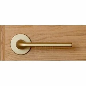 Дверная ручка Fratelli "LINEA" 7 на круглой розетке золото крайола
