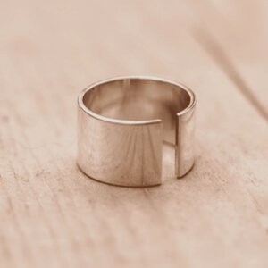 Кольцо My Silver Широкое кольцо с прорезью N1 10818001 серебро, 925 проба, размер 15.5, бежевый