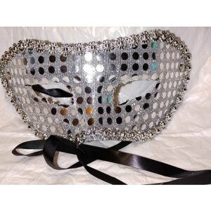 Карнавальная венецианская маска с кружевами . Серебряная .