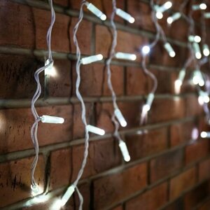 Гирлянда электрогирлянда новогодняя светодиодная уличная 88 LED Neon-Night Бахрома-айсикл 2.4х0.6м, холодное белое свечение
