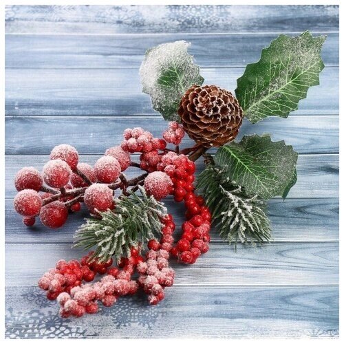 Декор "Зимние грезы" ягоды шишка иней хвоя, 26 см