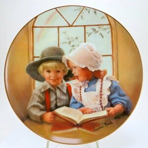 Декоративная тарелка из серии "Прошедшие дни: Маленький Наставник", Фарфор, деколь, золочение. США, Сандра Кук, Reco, 1983