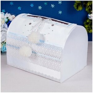 Денежный сундучок для конвертов и подарков на свадьбу "Зимние мотивы" в зимнем стиле с пушистыми помпонами и кружевом, в белой и голубой гамме