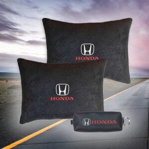 Подарочный набор автомобилиста из черного велюра для Honda (хонда) (две автомобильные подушки и ключница)