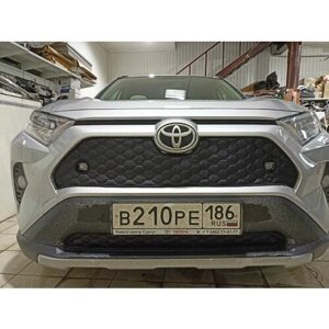 Утеплитель радиатора для Toyota Rav 4 2018-2023 с парктрониками Комплект Дизайн Соты