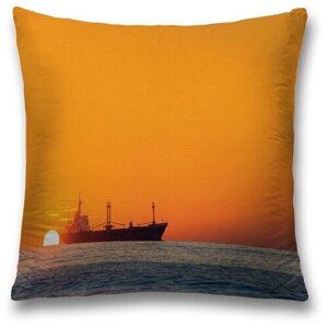 Наволочка декоративная на молнии, чехол на подушку JoyArty "Солнце преследует корабль" 45х45 см