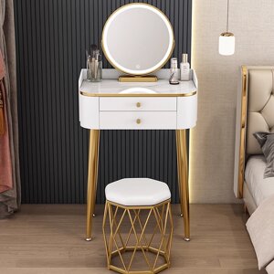 Маленький туалетный столик в скандинавском стиле для макияжа