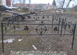 Ритуальная оградка кованая металлическая «Кованый лист 2Х» в Москве от компании MAGAZINKOVKA
