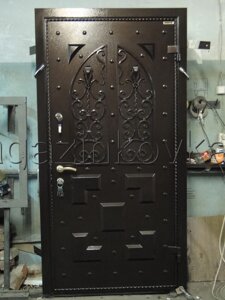 Дверь кованая «Гелла Х» металлическая с ковкой