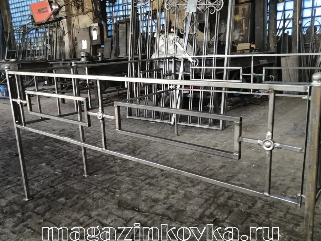 Ритуальная оградка кованая металлическая «Прямоугольник Х» от компании MAGAZINKOVKA - фото 1