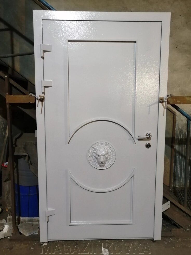 Входная дверь кованая металлическая с терморазрывом  «Лев Х» от компании MAGAZINKOVKA - фото 1