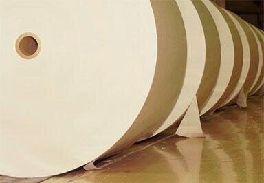 Газетная пухлая бумага   от 42 г/м2 до 48 г/м2 110смх10м в рулоне от компании Арсенал ОПТ - фото 1