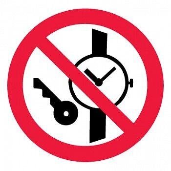 Знак Эксклюзив P27 Запрещается иметь при (на) себе металлические предметы (часы и т.п.) (размер 200х200) от компании Арсенал ОПТ - фото 1