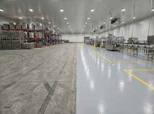 Топпинг или полимер: что выбрать для пола в производственном цеху?