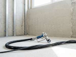 Машинная штукатурка стен: почему это быстрее и качественнее ручного метода