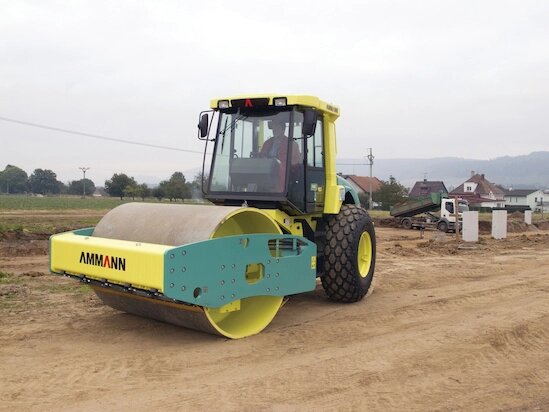 Каток дорожный грунтовый AMMANN ASC150D от компании Компания СИМ-авто - фото 1