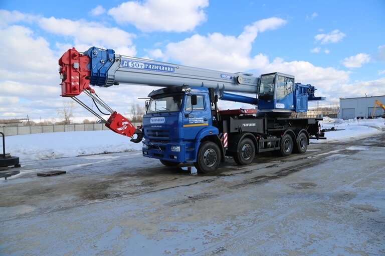 КС 65713-1 автокран 50т. (КАМАЗ-65201) от компании Компания СИМ-авто - фото 1