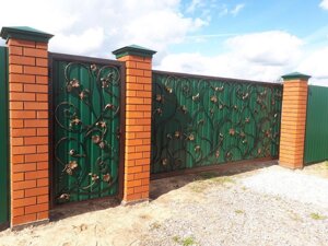 Ворота  откатные с кованым узором в Москве от компании ООО Амарант