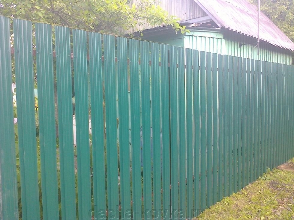 Забор из штакетника для дачи - обзор