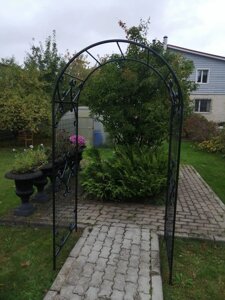 Широкая арка для сада и огорода