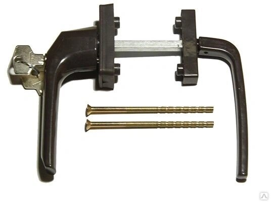 Двухсторонняя балконная ручка ассиметричная коричневая с ключом от компании ООО "ПеноПласт" - фото 1