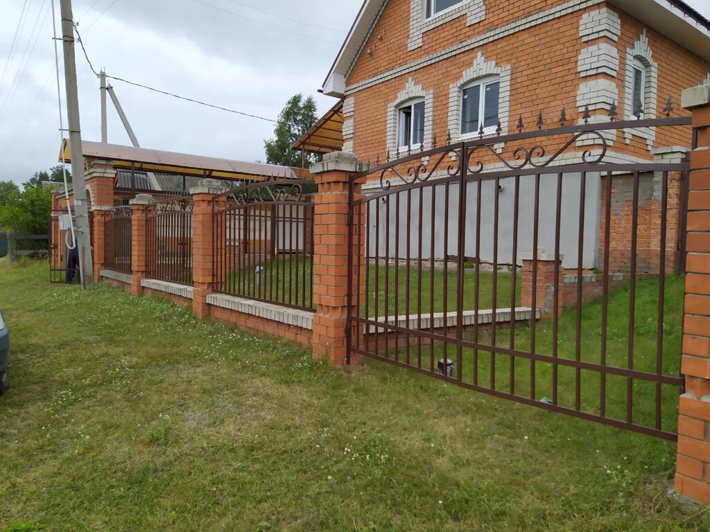 Секционный забор из металлических деталей для дизайна дачного участка 200х300 см от компании ИП Антонов А. В. - фото 1