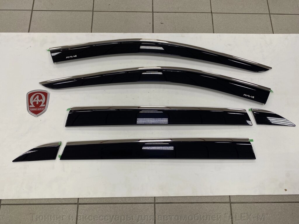Дефлектора на окна тёмные 6 частей с нерж. молдингом и логотипом оригинальный дизайн (Китай) для Toyota Rav-4 2019- от компании Тюнинг и аксессуары для автомобилей "ALEX-M" - фото 1