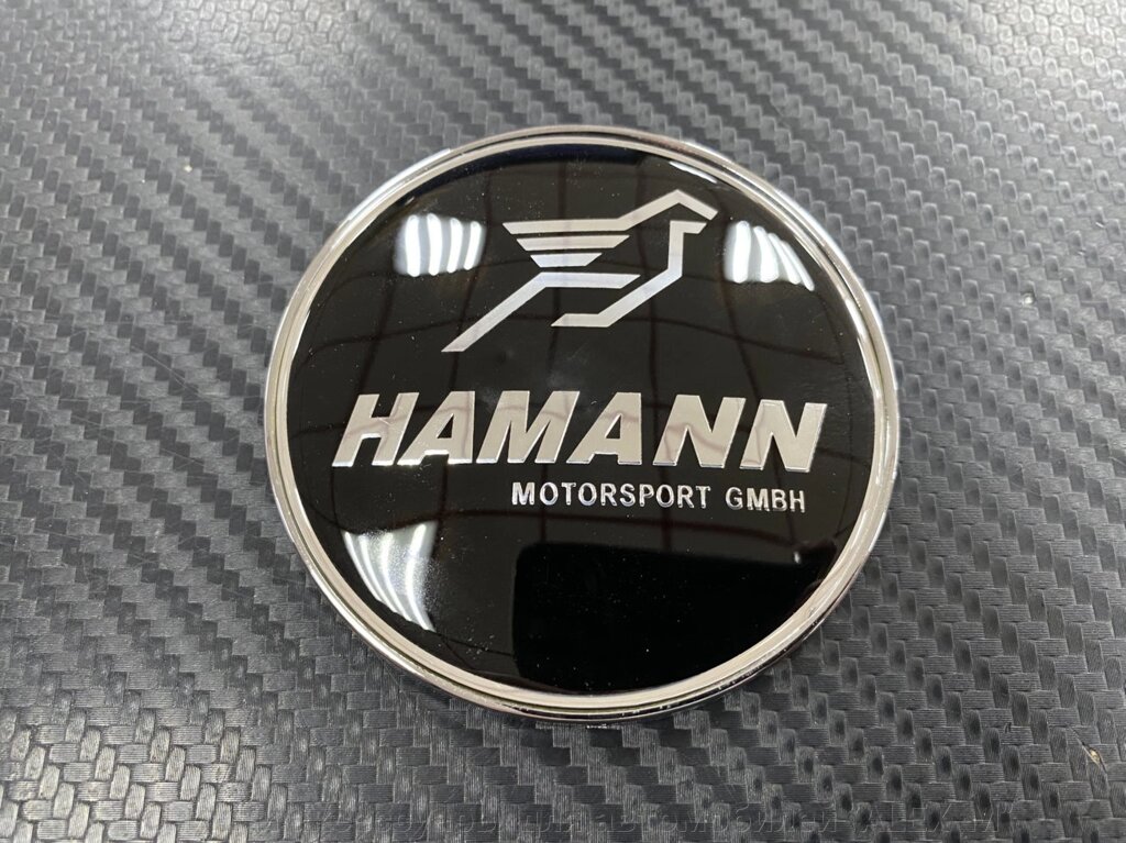 Эмблема на капот 82 мм Hamann для BMW F10 2010-2015 от компании Тюнинг и аксессуары для автомобилей "ALEX-M" - фото 1