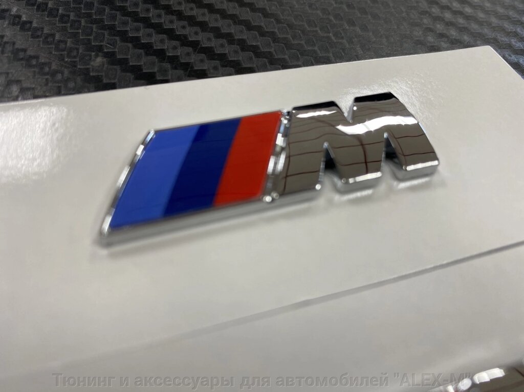 Эмблема на крыло M Power 45 мм хромированная для BMW от компании Тюнинг и аксессуары для автомобилей "ALEX-M" - фото 1
