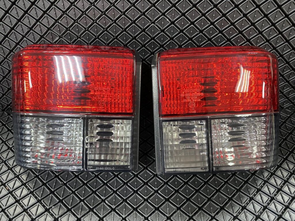 Фонари задние под лампы красные + тонированные для Volkswagen T4 1990-2003 от компании Тюнинг и аксессуары для автомобилей "ALEX-M" - фото 1