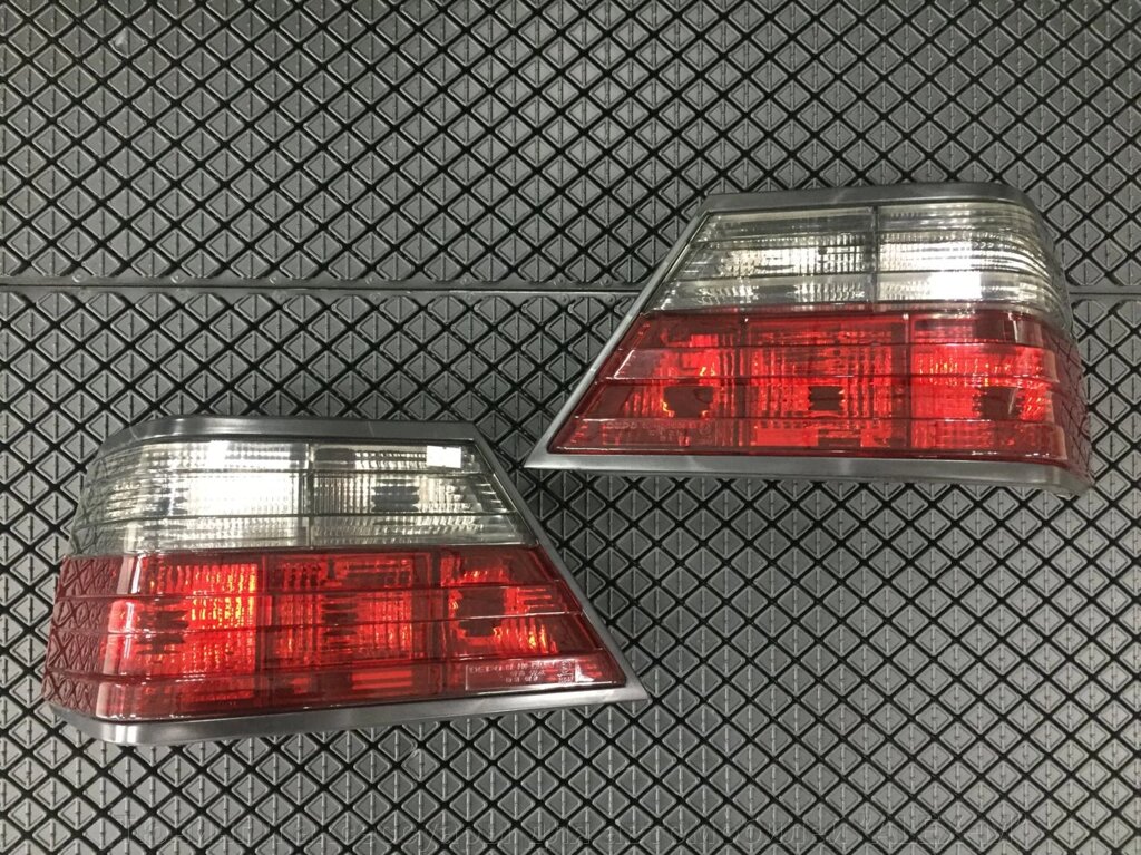 Фонари задние под лампы красные + тонированные рифлёное стекло для Mercedes w124 1983-1994 от компании Тюнинг и аксессуары для автомобилей "ALEX-M" - фото 1