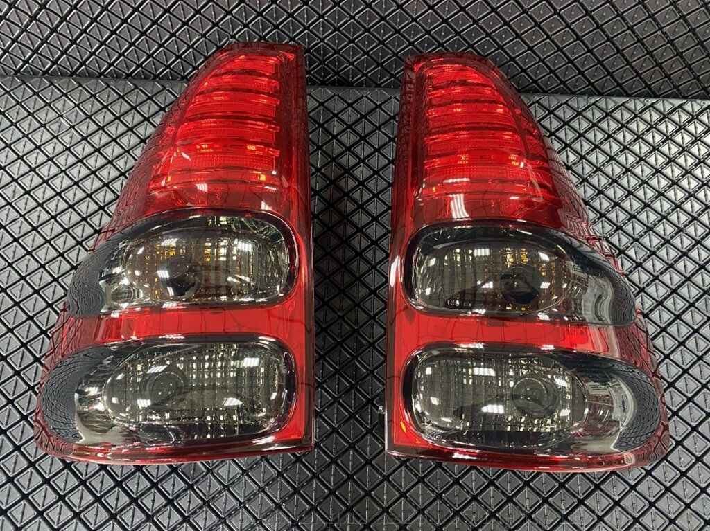 Фонари задние светодиодные красные + тонированные в стиле Lexus LX полоски для Toyota Prado 120 от компании Тюнинг и аксессуары для автомобилей "ALEX-M" - фото 1