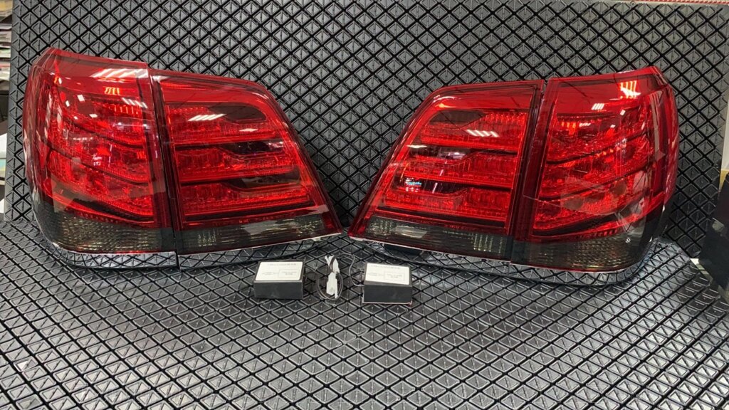 Фонари задние в стиле Lexus LX 570 2013 светодиодные красные + тонированные  для Land Cruiser 200 от компании Тюнинг и аксессуары для автомобилей "ALEX-M" - фото 1
