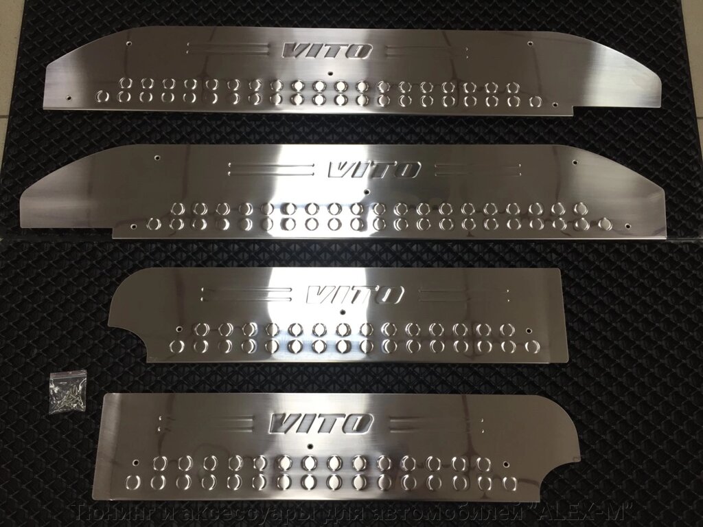 Хромированные накладки на салонные пороги 4 части "Vito" из нержавеющей стали для Mercedes Vito w639 от компании Тюнинг и аксессуары для автомобилей "ALEX-M" - фото 1