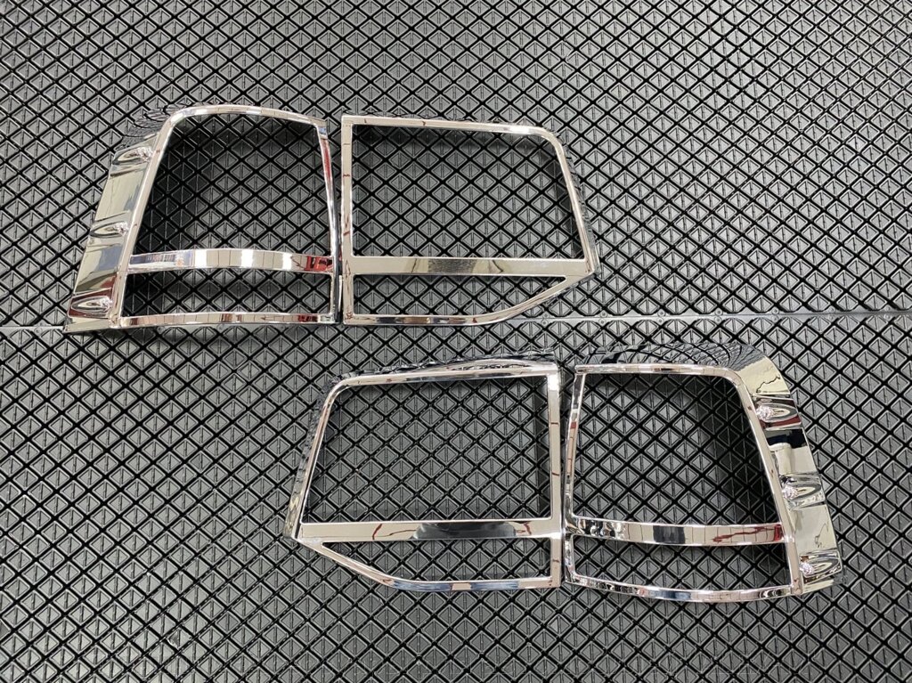 Хромированные накладки на задние фонари (4 части пластик) для Land Cruiser 200 2016- от компании Тюнинг и аксессуары для автомобилей "ALEX-M" - фото 1