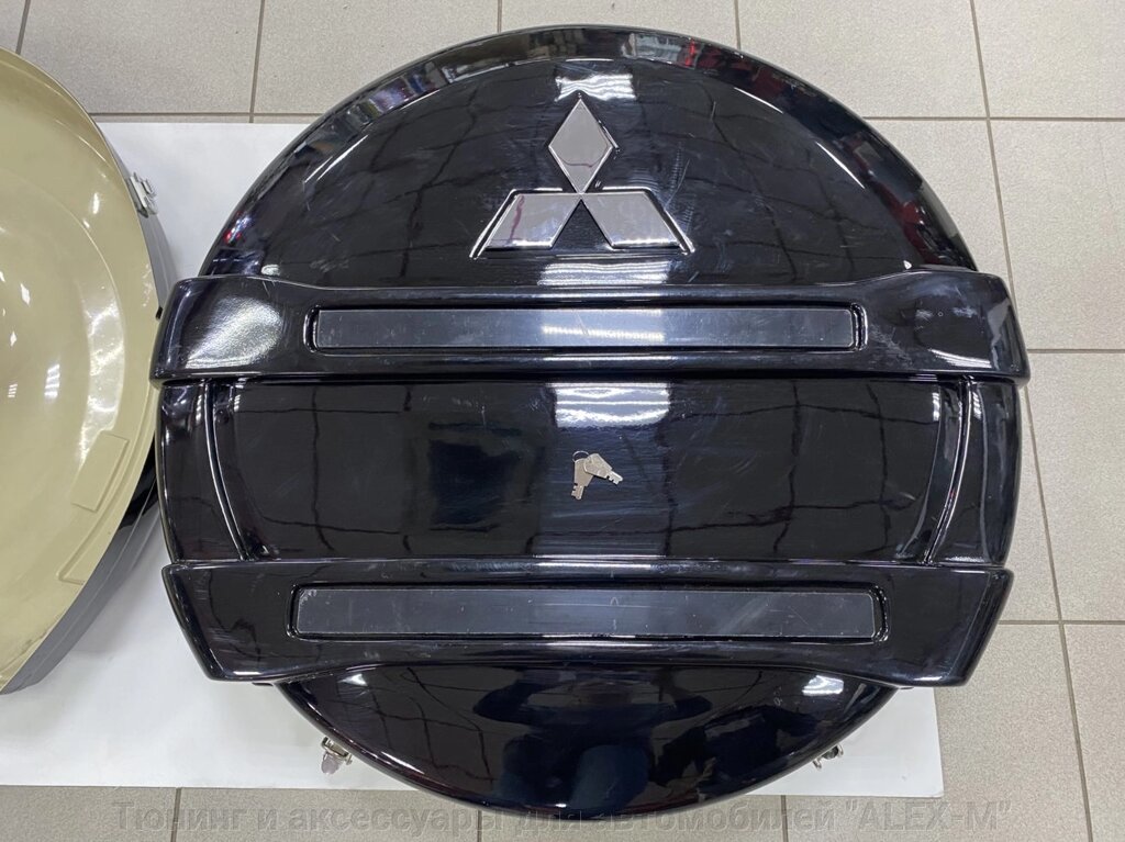 Контейнер запасного колеса чёрный для Mitsubishi Pajero 3 от компании Тюнинг и аксессуары для автомобилей "ALEX-M" - фото 1