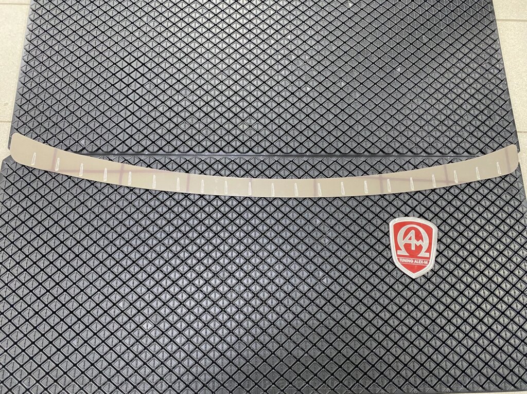 Накладка на задний бампер из нержавеющей стали (Alu Frost) для Toyota Rav-4 2013- от компании Тюнинг и аксессуары для автомобилей "ALEX-M" - фото 1