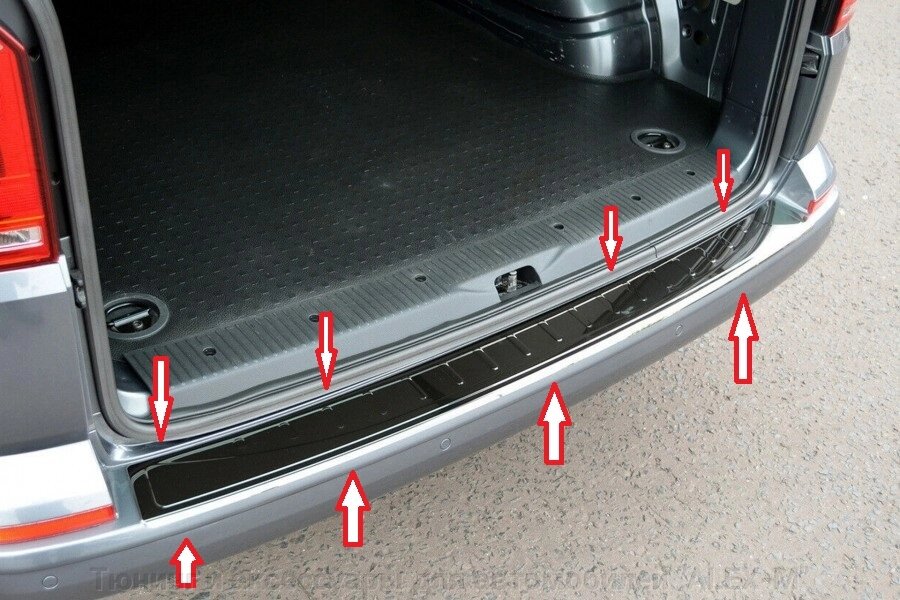 Накладка на задний бампер с загибом чёрная из нержавеющей стали для Volkswagen T6 2015- от компании Тюнинг и аксессуары для автомобилей "ALEX-M" - фото 1
