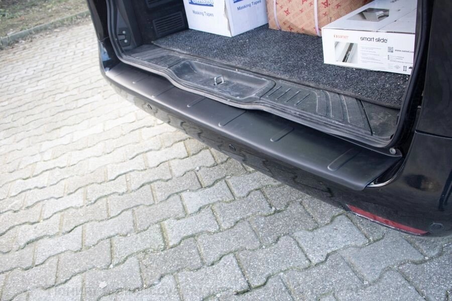 Накладка на задний бампер с загибом пластиковая шагрень (Турция) для Mercedes-Benz Vito w447 2014-2019 от компании Тюнинг и аксессуары для автомобилей "ALEX-M" - фото 1