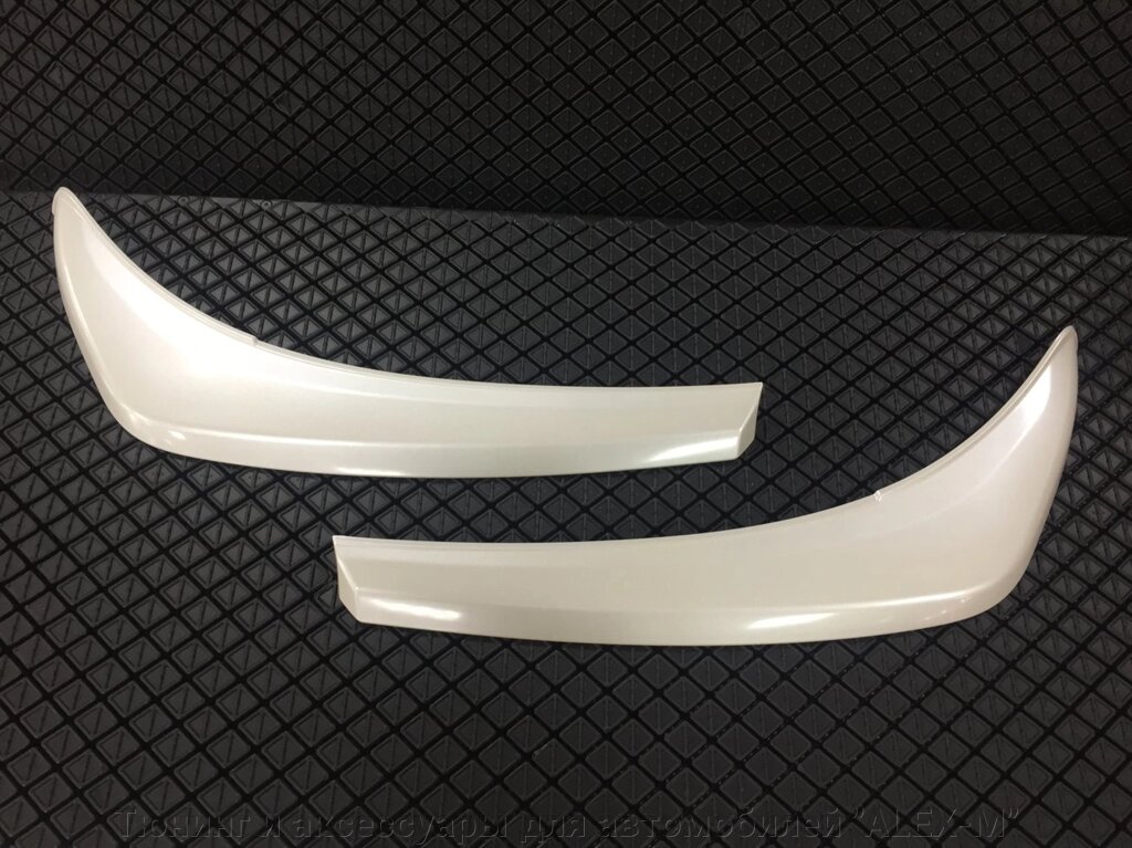 Накладки на передние фары реснички белый перламутр 070 для Land Cruiser 200 2012-2015 от компании Тюнинг и аксессуары для автомобилей "ALEX-M" - фото 1