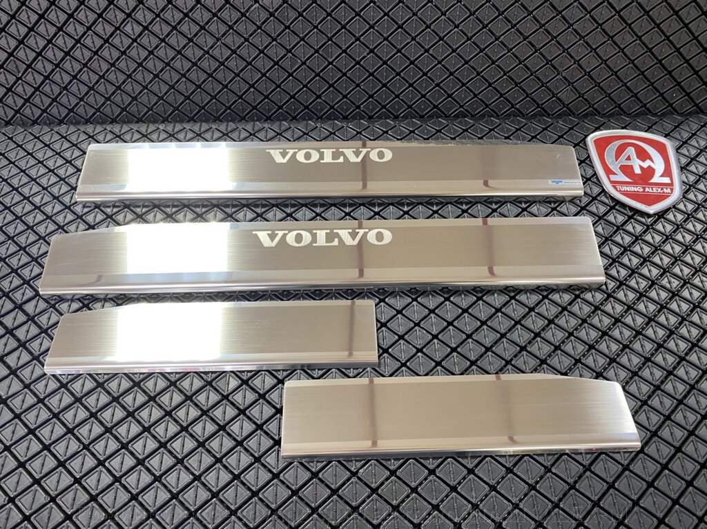 Накладки на пороги салона из нержавеющей стали 4 части (на металл) AluFrost для Volvo V50 2004-2008 от компании Тюнинг и аксессуары для автомобилей "ALEX-M" - фото 1