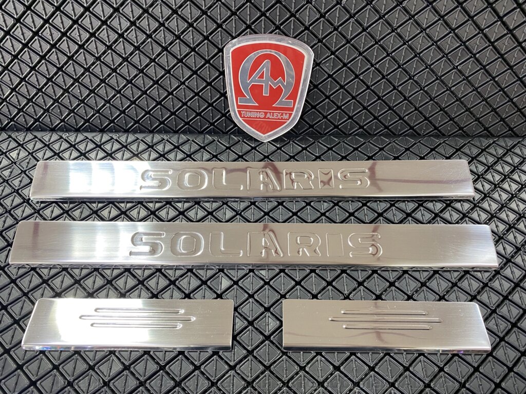 Накладки на пороги салона (на проём двери, на металл) с гравировкой для Hyundai Solaris  2010-2017 от компании Тюнинг и аксессуары для автомобилей "ALEX-M" - фото 1