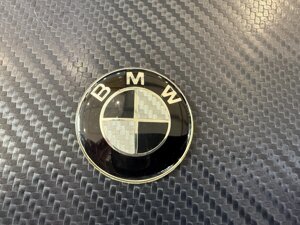 Эмблема в руль 44 мм чёрно-белый карбон для BMW