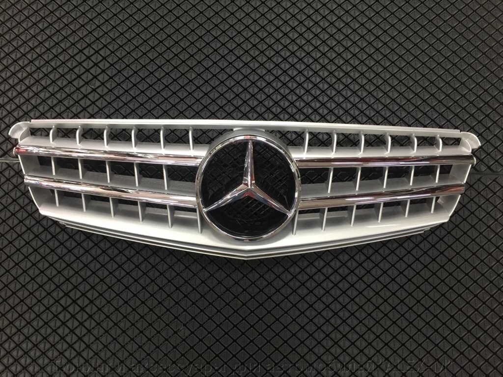 Решётка радиатора серебро с эмблемой для Mercedes w 204 - наличие