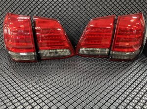 Фонари задние светодиодные красные + тонированные со светодиодным поворотником для Land Cruiser 200 2008-2015